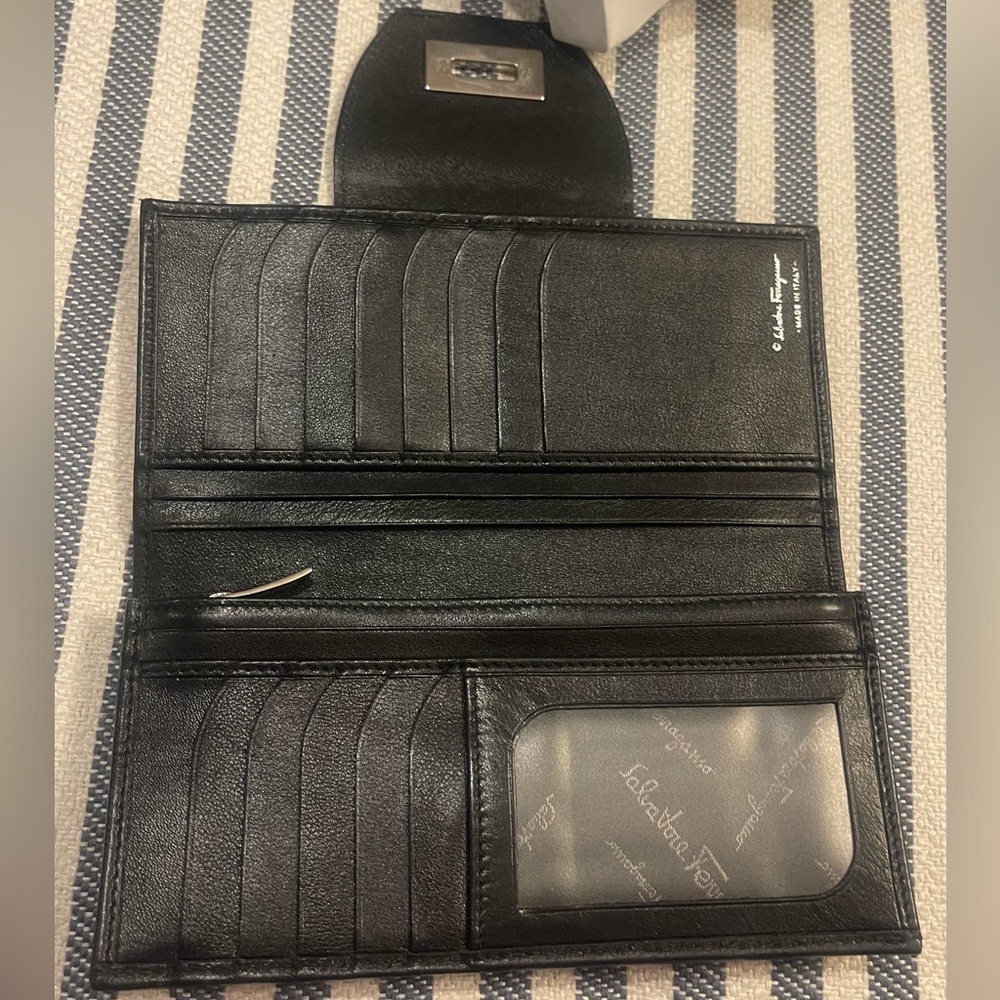 SALVATORE FERRAEGAMO Classic Black Wallet. ๐ค๐ค๐ค - Picture 3 of 12